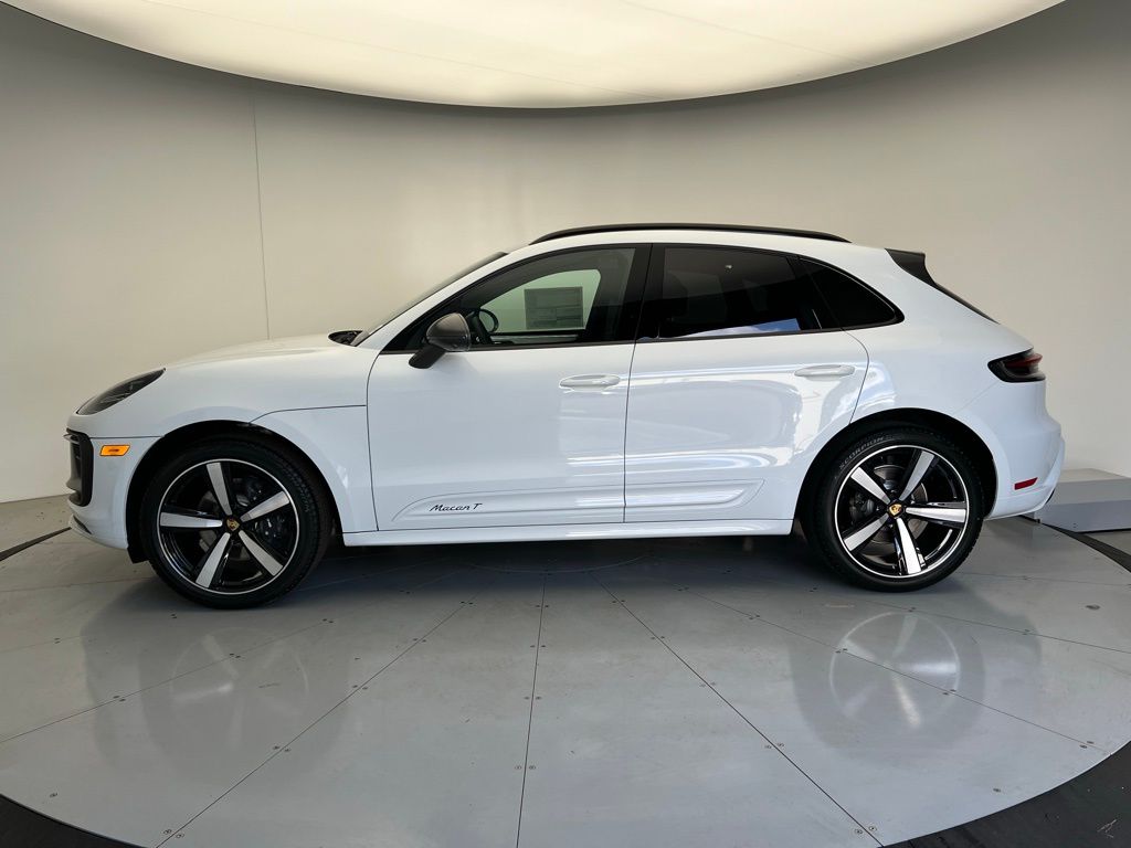 2025 Porsche Macan T photo 2
