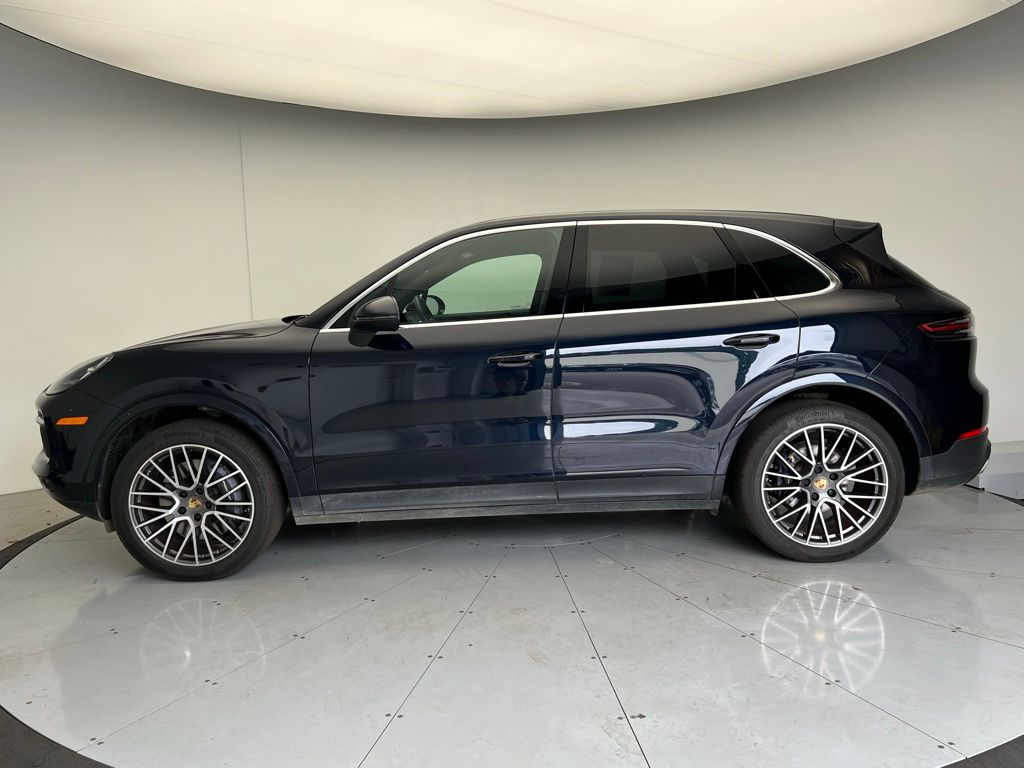 2022 Porsche Cayenne Base photo 2
