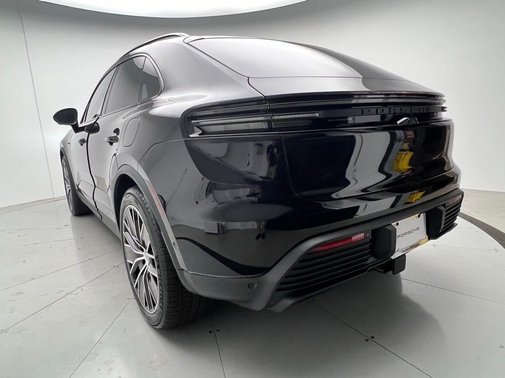 2025 Porsche Macan Electric photo 3