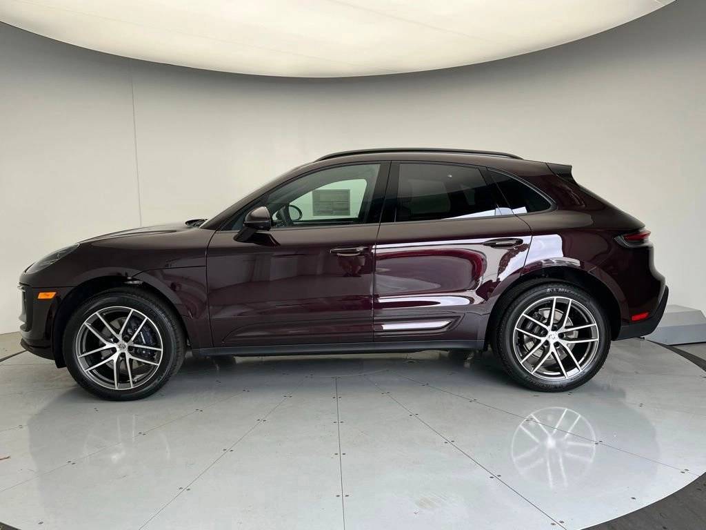 2025 Porsche Macan Base photo 2