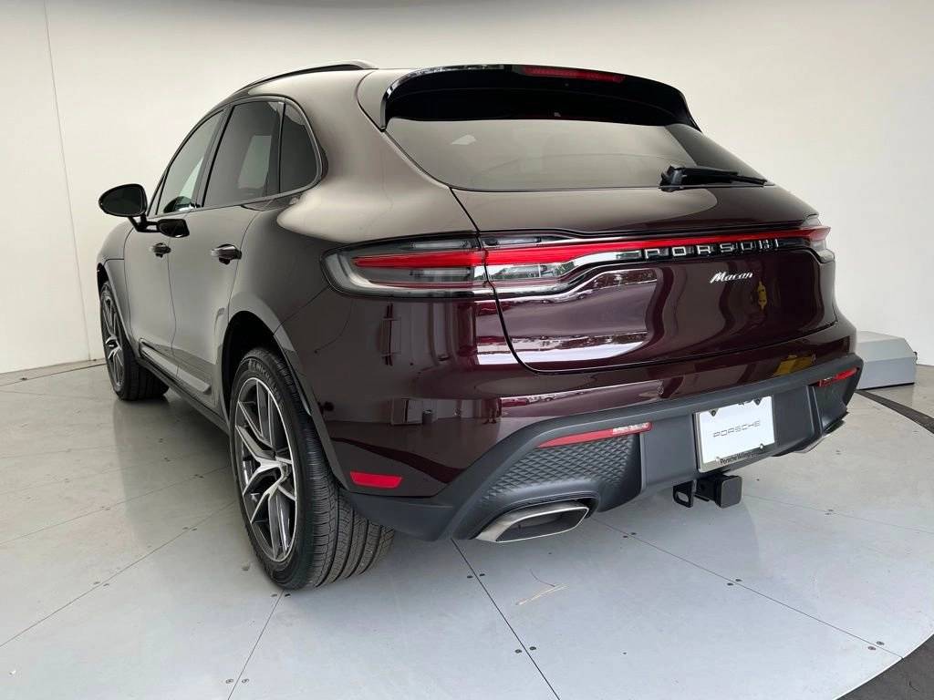 2025 Porsche Macan Base photo 3