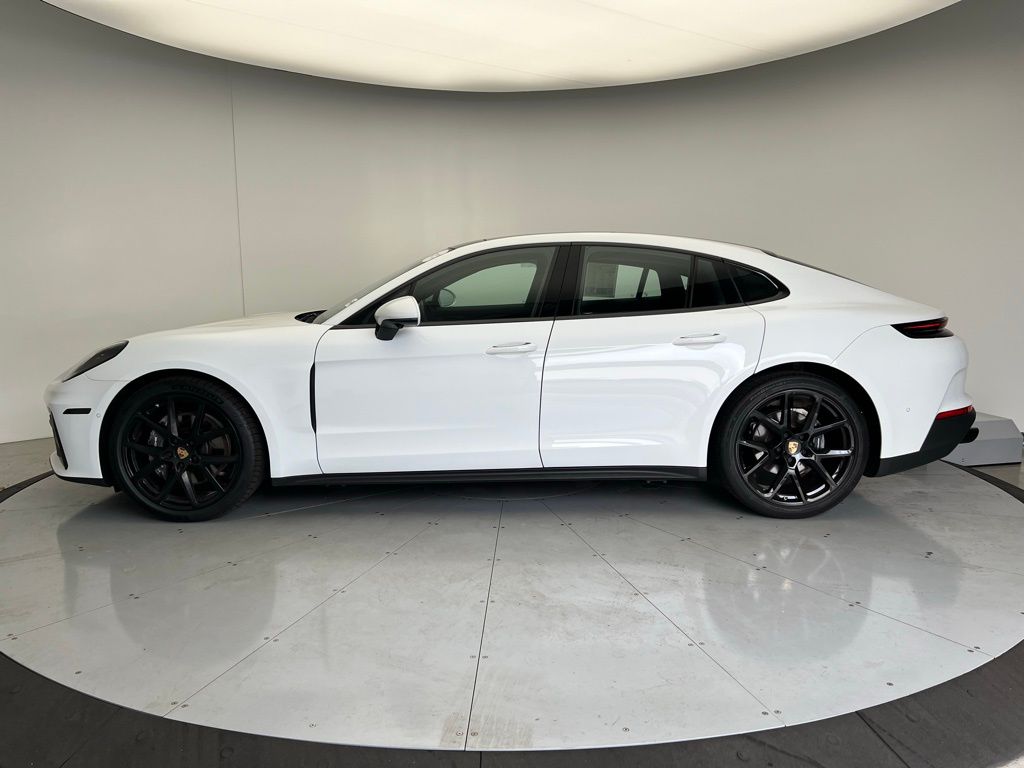 2024 Porsche Panamera 4 photo 2