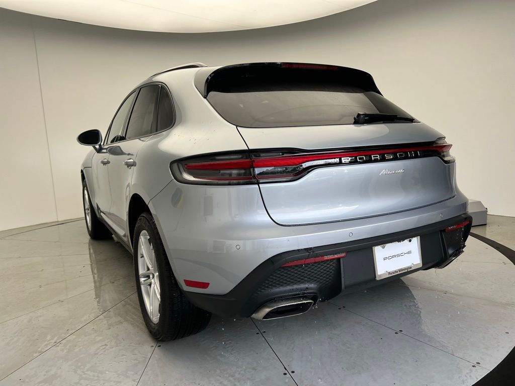 2025 Porsche Macan Base photo 3