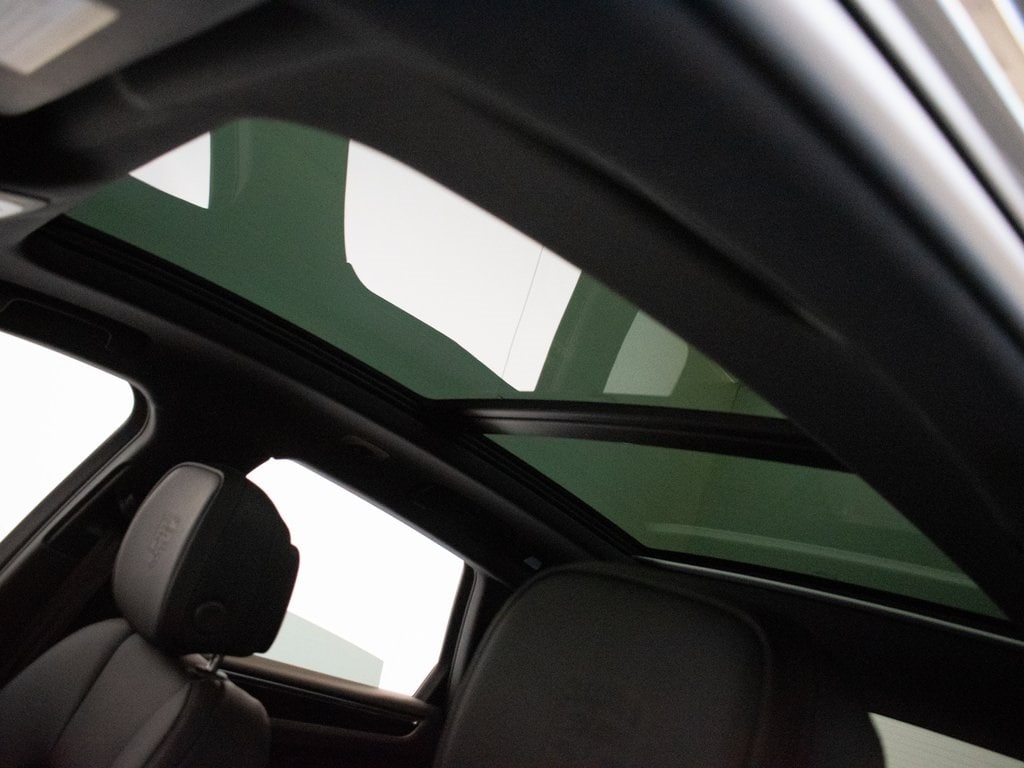 2026 Porsche Macan - Photo 22