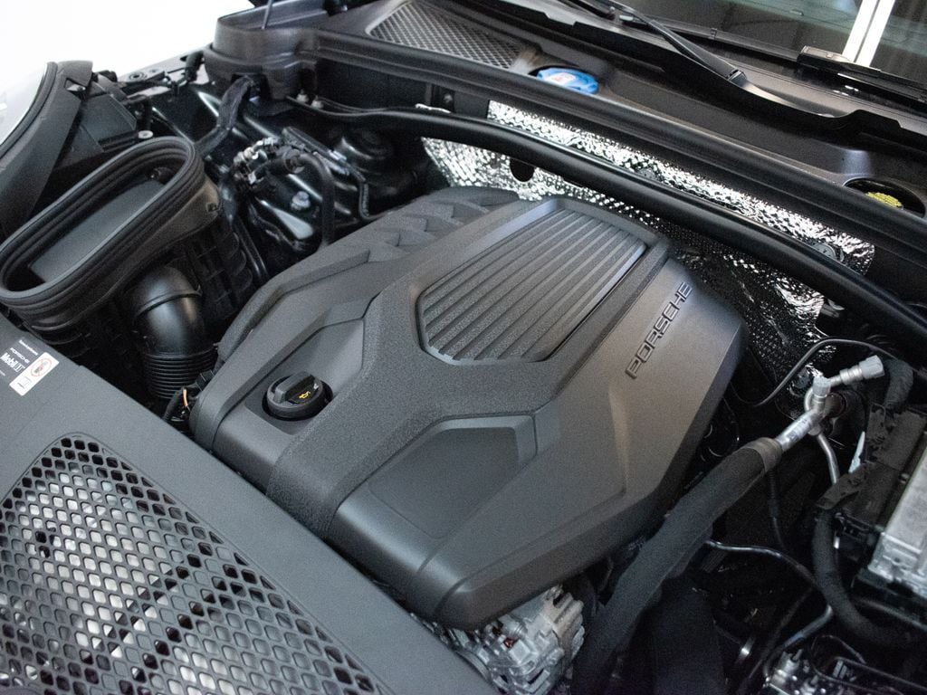 2026 Porsche Macan T - Photo 18