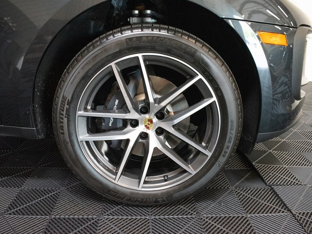 2025 Porsche Macan - Photo 16