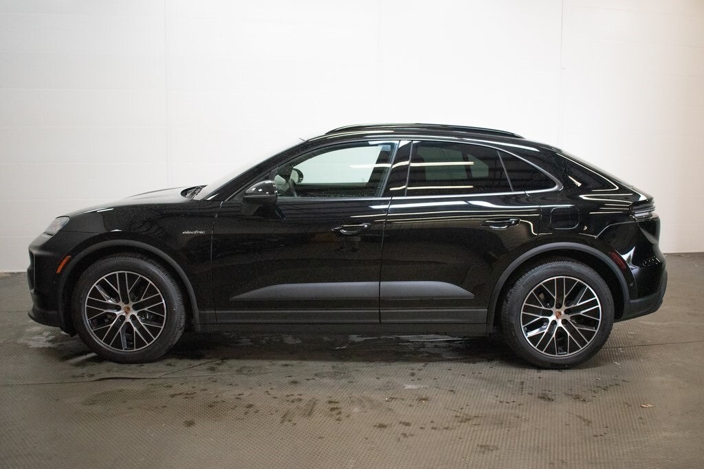 2025 Porsche Macan Electric 4 photo 2