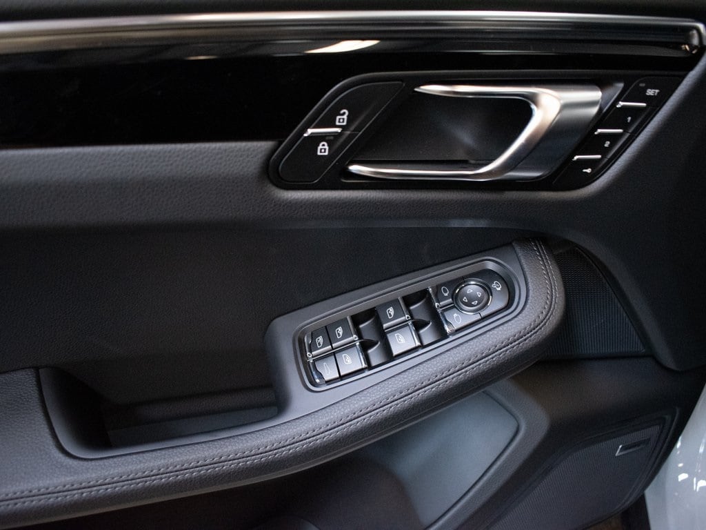 2026 Porsche Macan - Photo 19