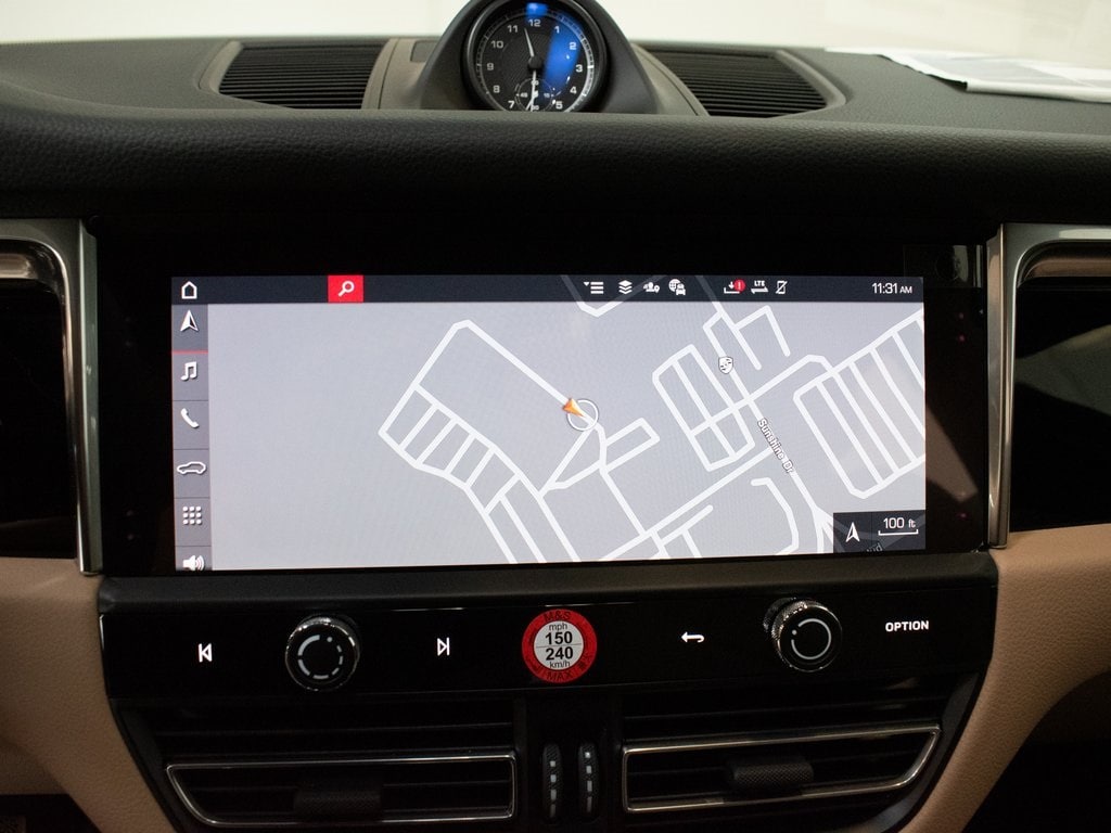 2025 Porsche Macan - Photo 29