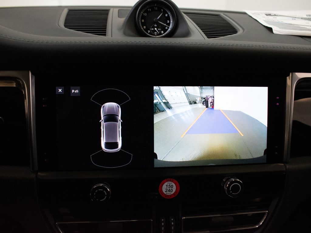 2026 Porsche Macan T - Photo 30