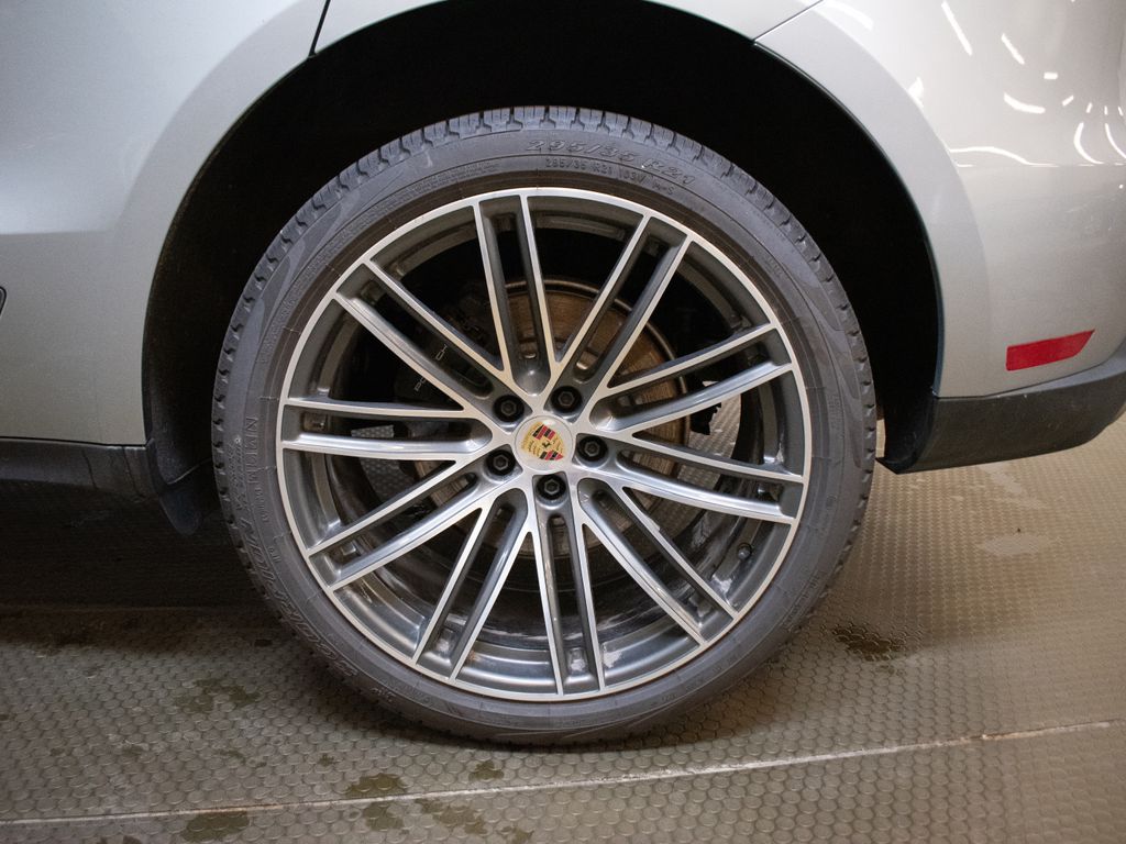 2026 Porsche Macan - Photo 13