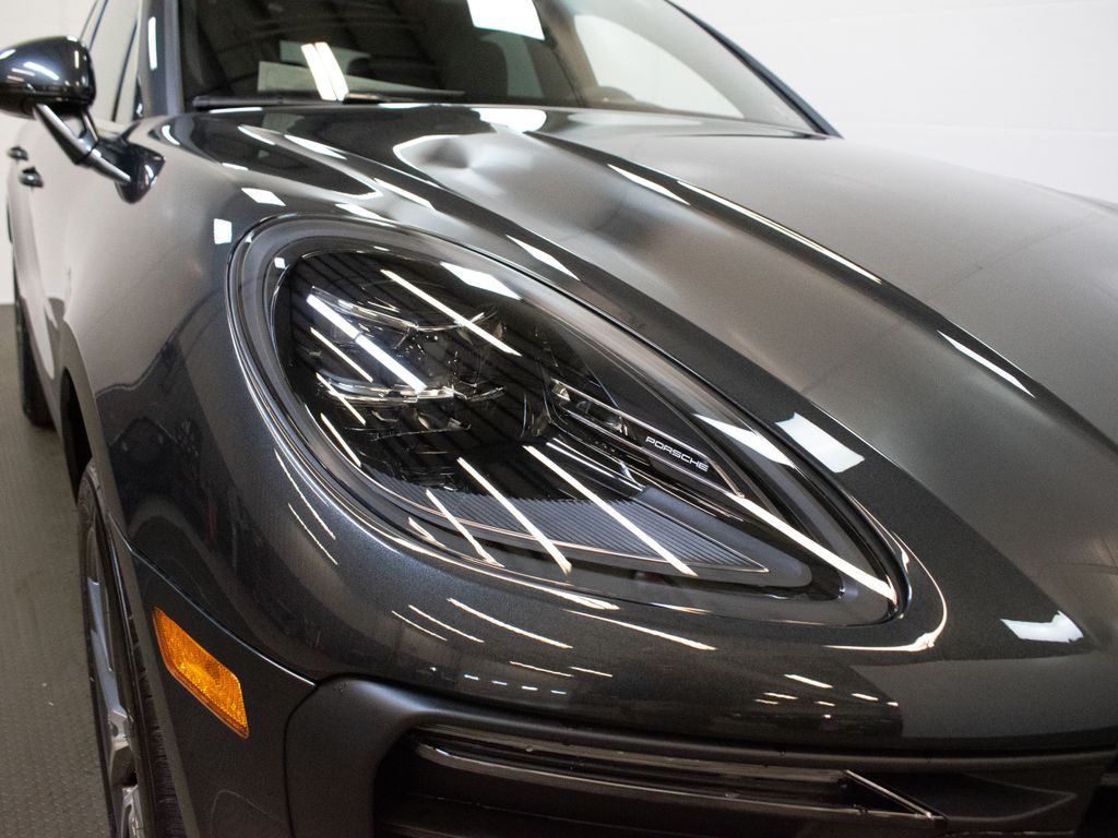 2026 Porsche Macan T - Photo 12