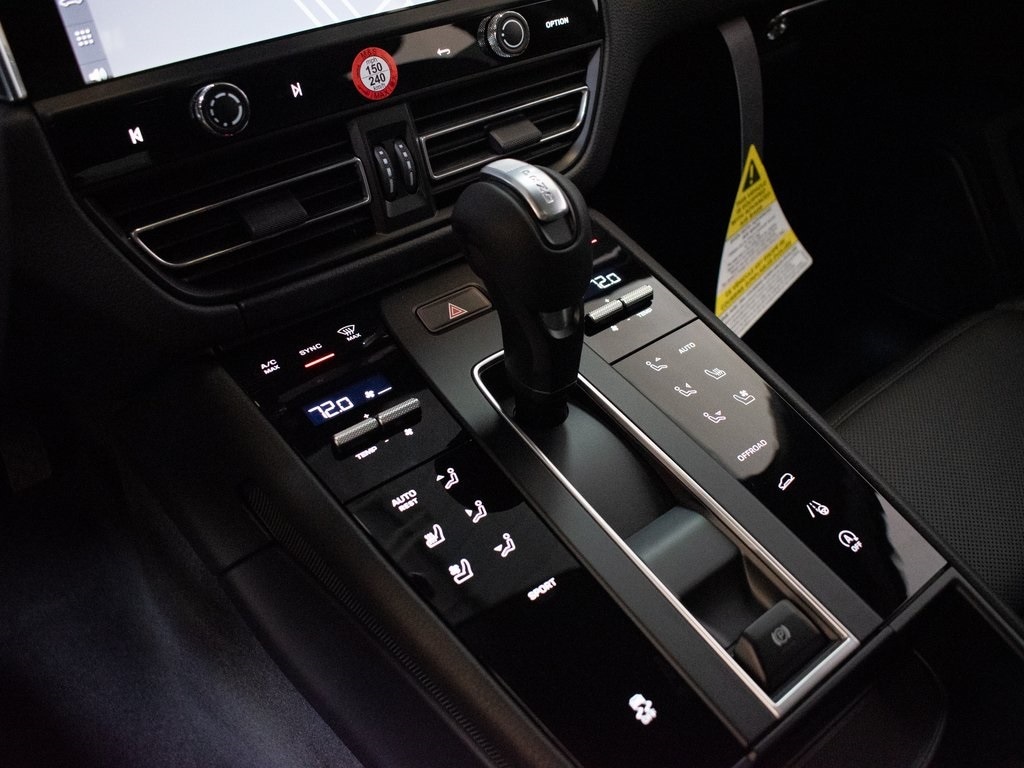 2026 Porsche Macan - Photo 27
