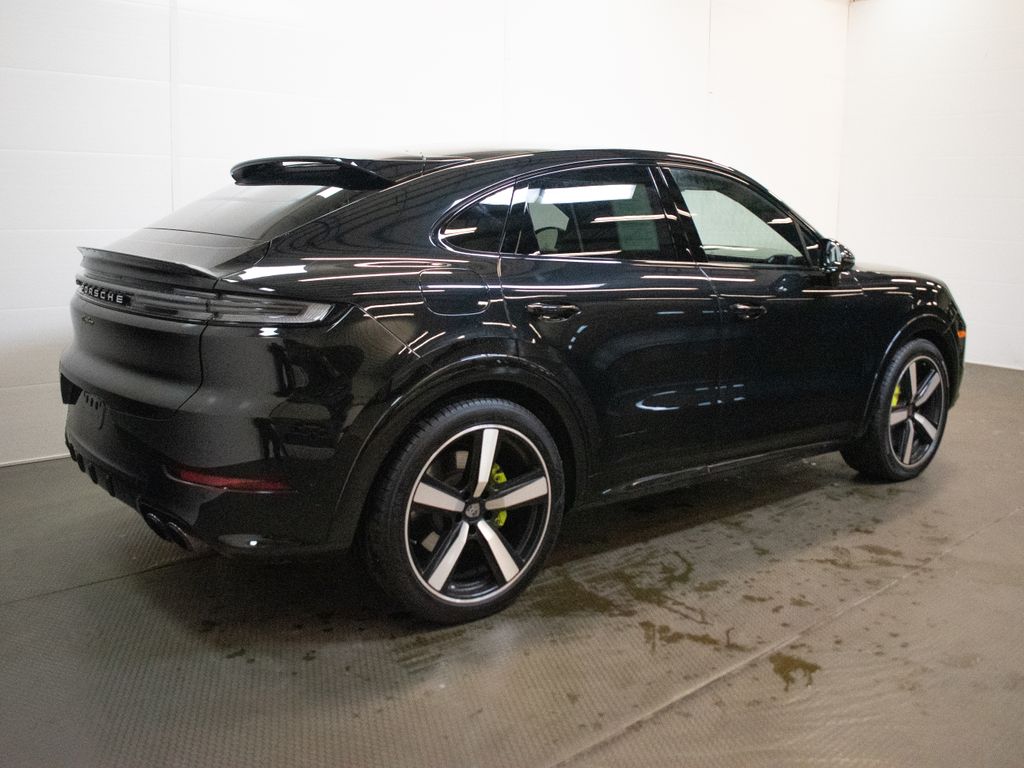 2025 Porsche Cayenne Coup Turbo E-Hybrid - Photo 10