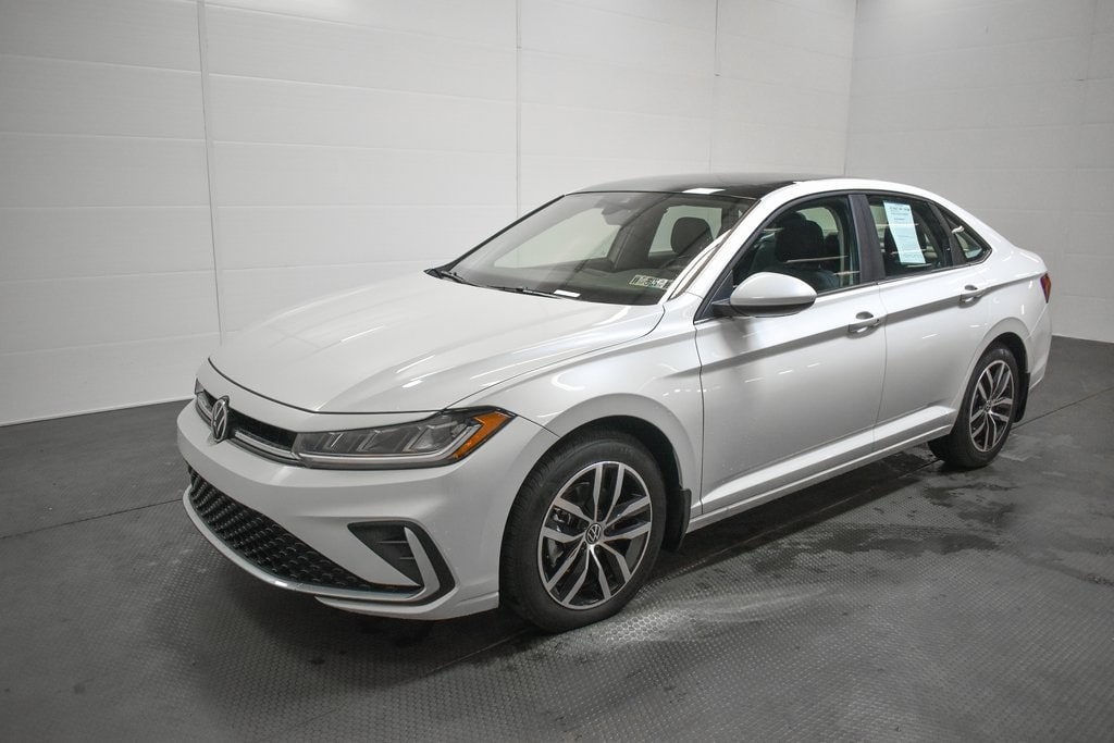 Used 2025 Volkswagen Jetta 1.5T SE Sedan