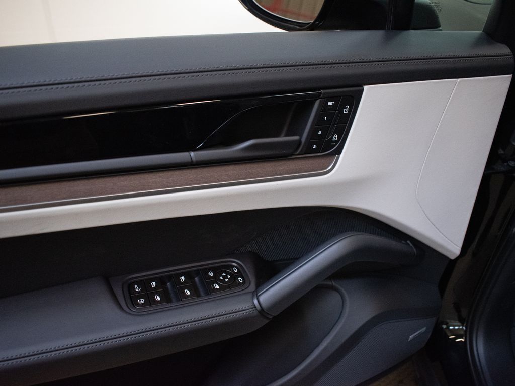 2026 Porsche Cayenne S E-Hybrid - Photo 19