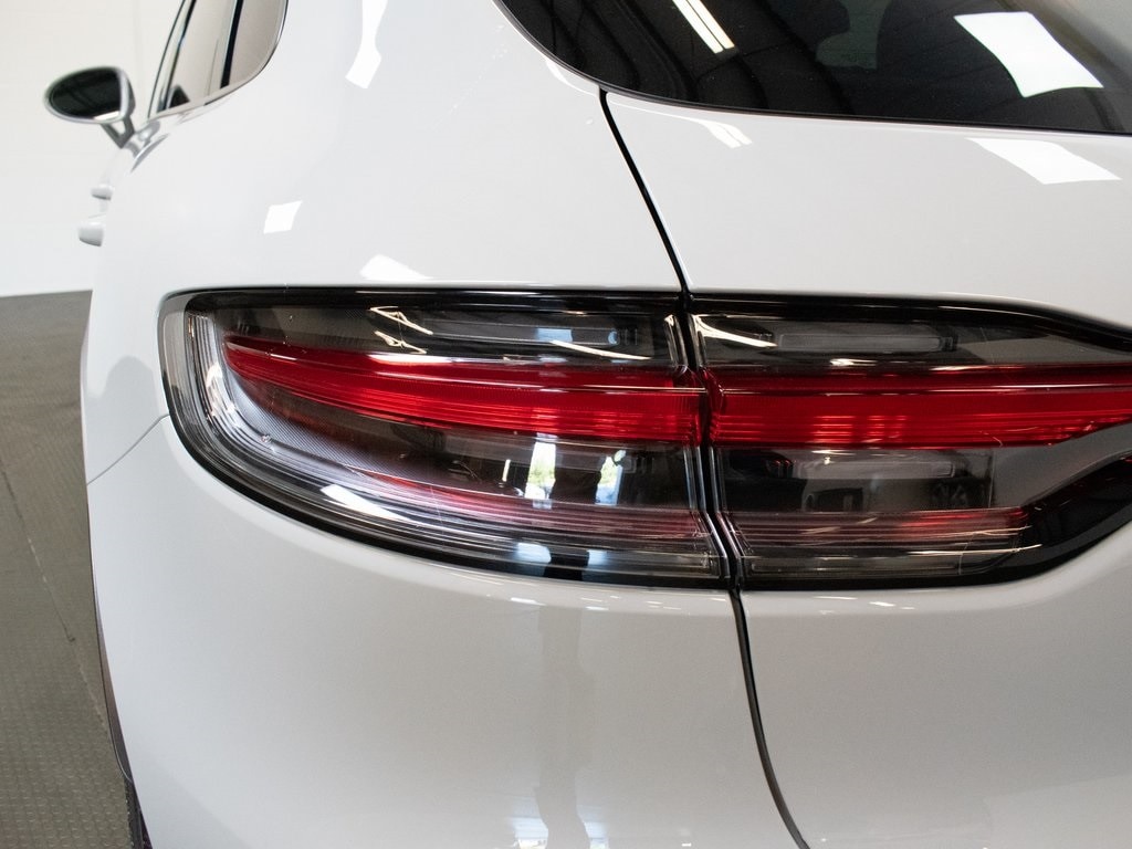 2026 Porsche Macan - Photo 13