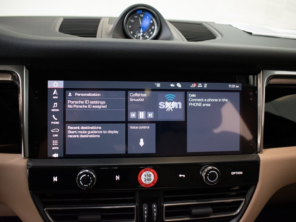 2025 Porsche Macan - Photo 30