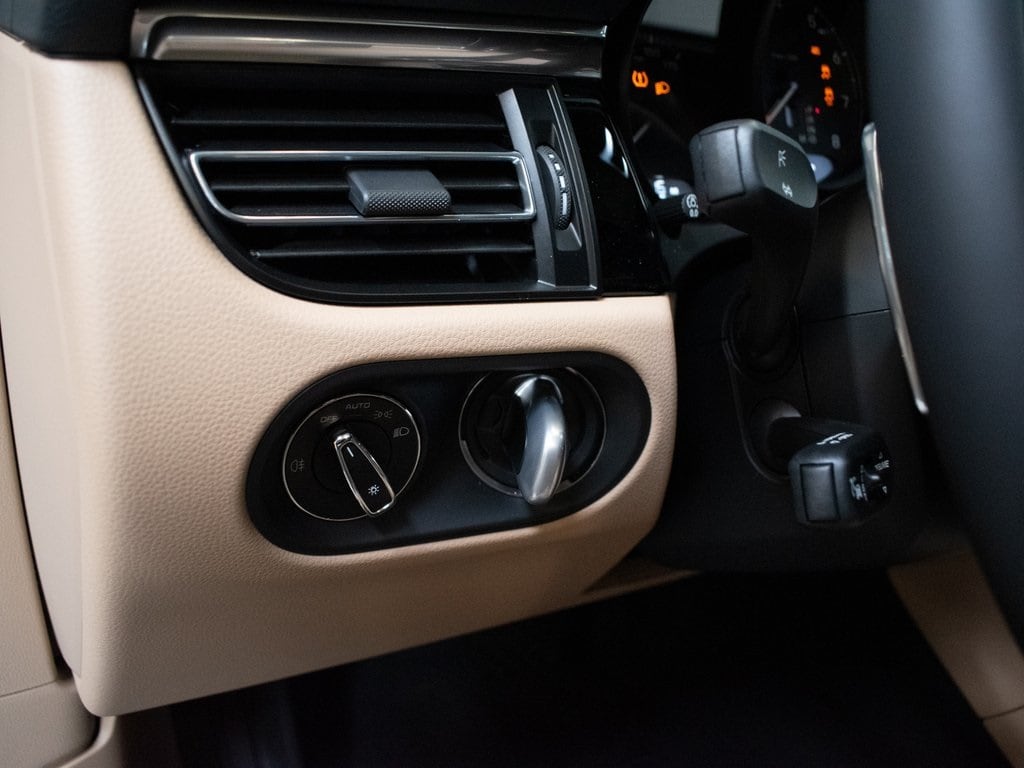 2025 Porsche Macan - Photo 22