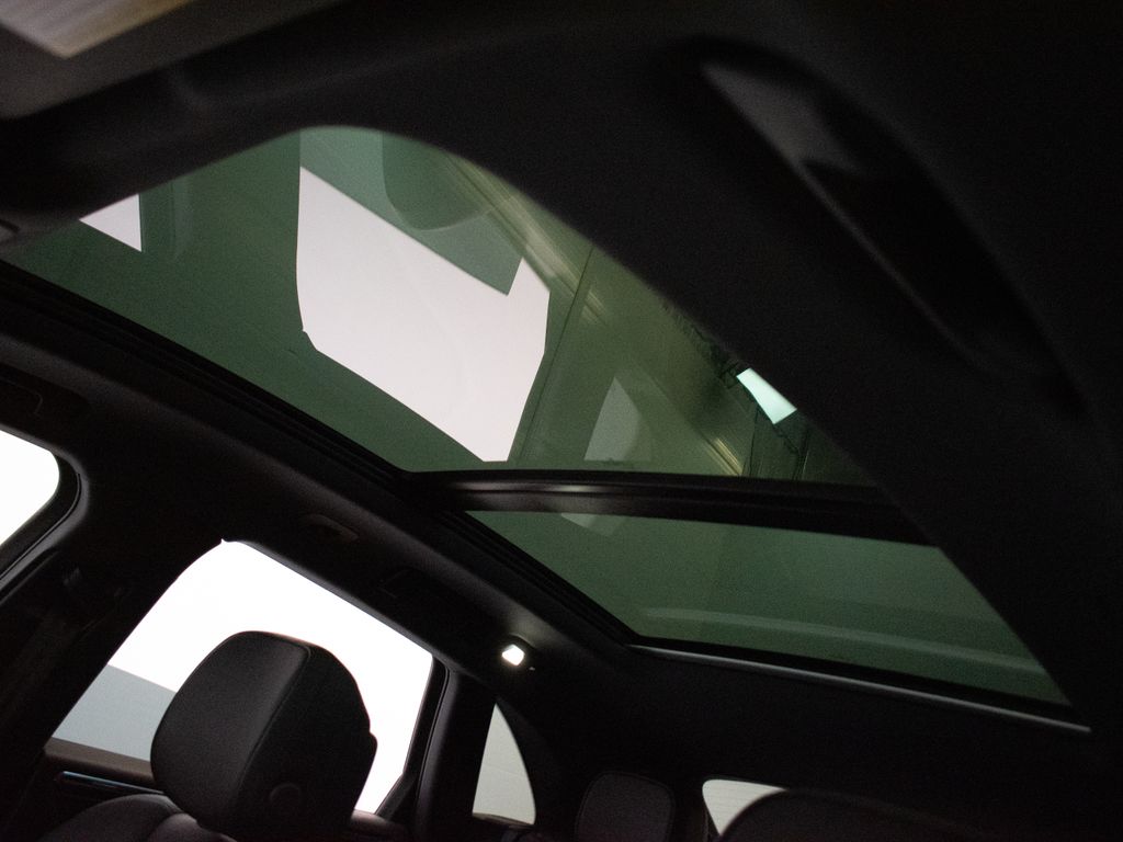 2026 Porsche Macan - Photo 22