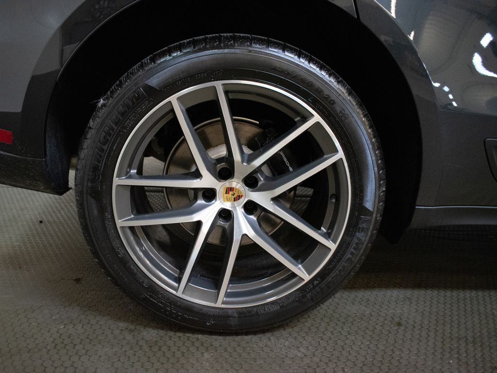 2026 Porsche Macan T - Photo 17
