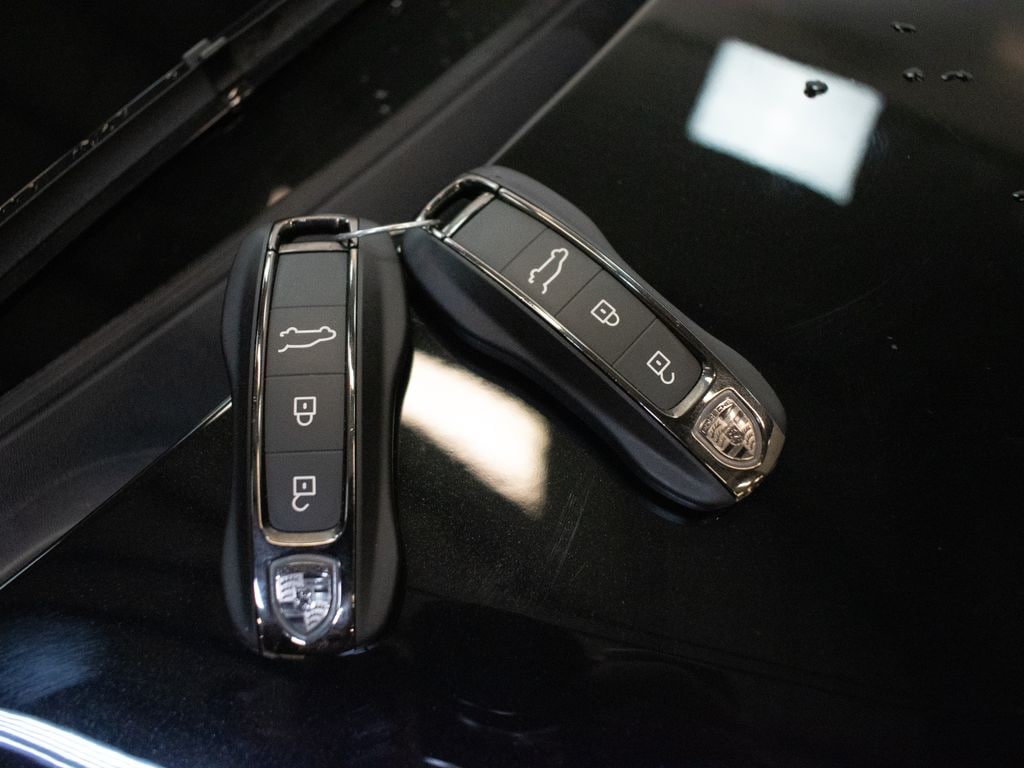 2025 Porsche Cayenne Coup Turbo E-Hybrid - Photo 34
