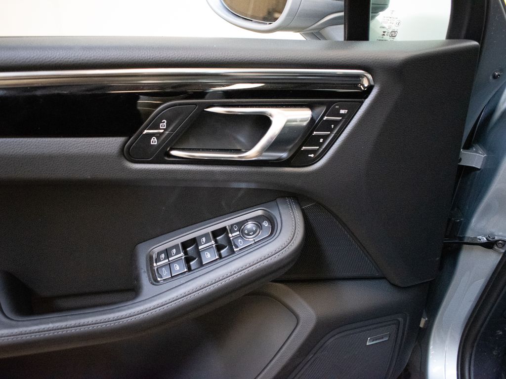 2026 Porsche Macan - Photo 19