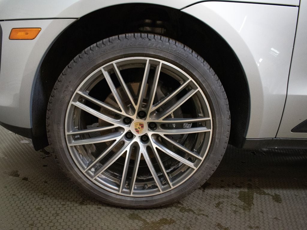 2026 Porsche Macan - Photo 14