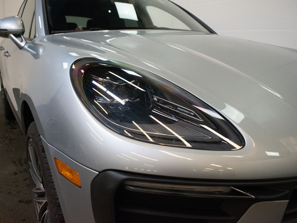 2026 Porsche Macan - Photo 12