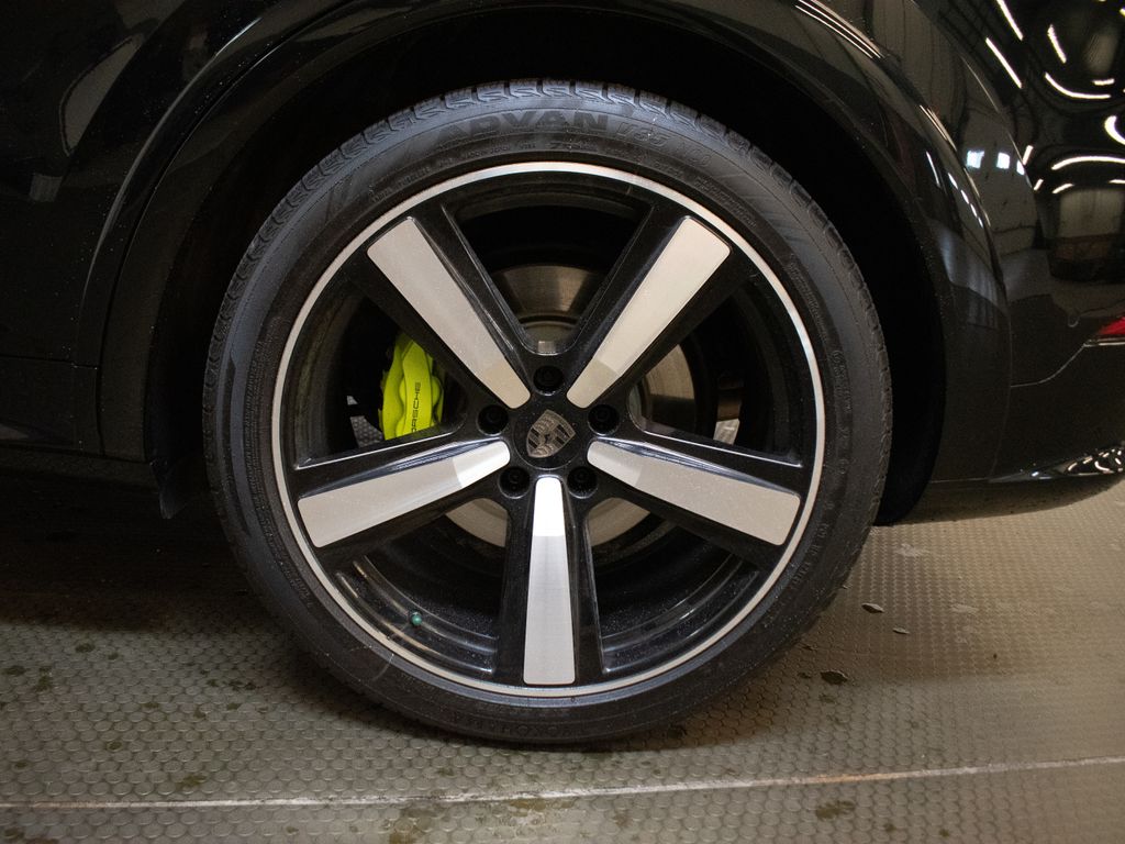 2025 Porsche Cayenne Coup Turbo E-Hybrid - Photo 14