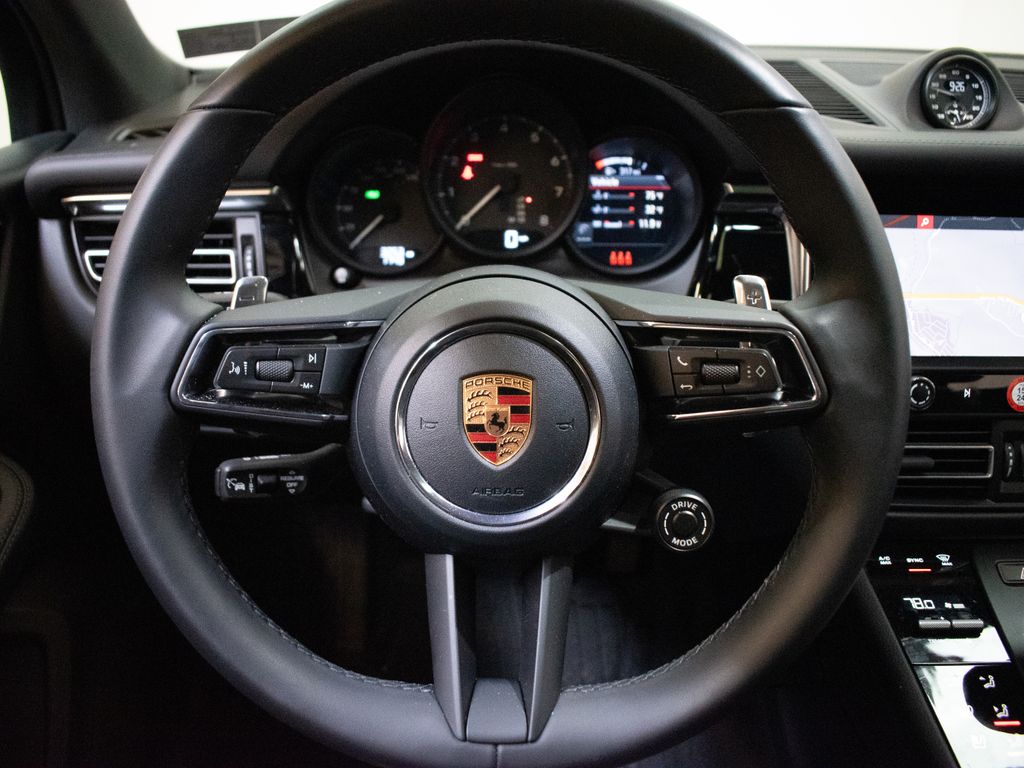 2026 Porsche Macan - Photo 25