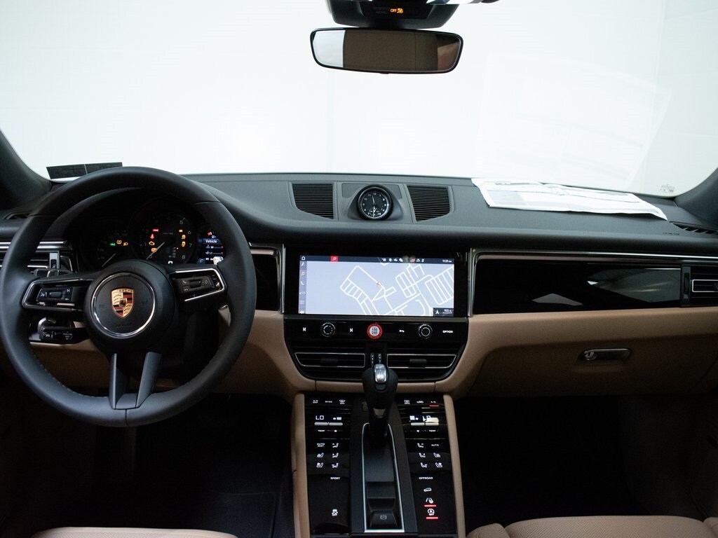 2025 Porsche Macan - Photo 25
