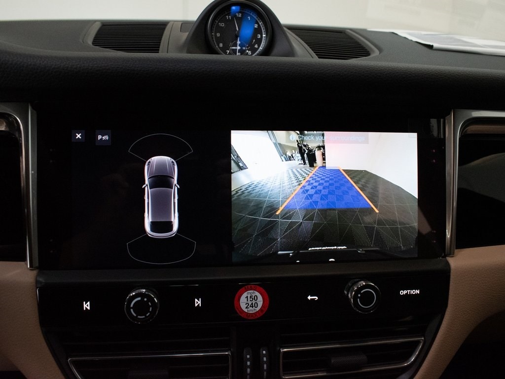 2025 Porsche Macan - Photo 31