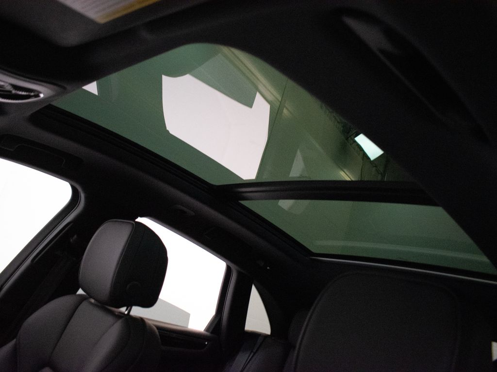2026 Porsche Macan T - Photo 22