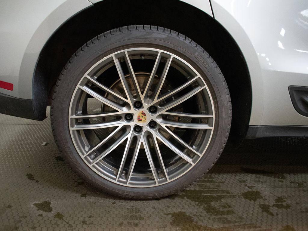 2026 Porsche Macan - Photo 16