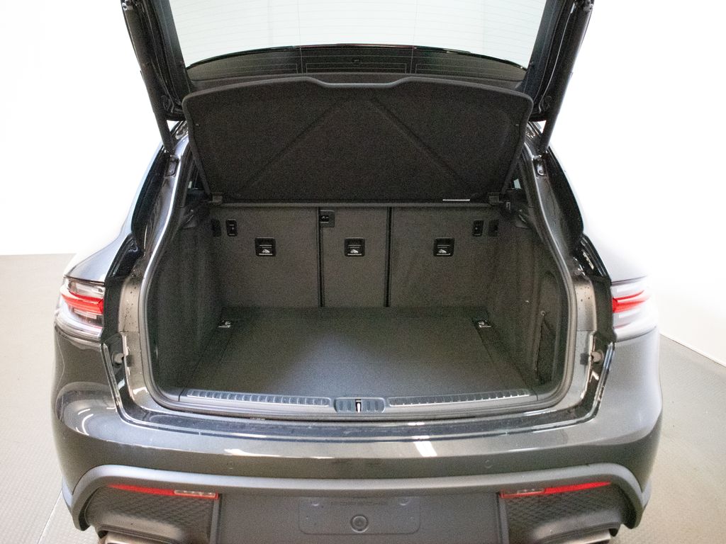 2026 Porsche Macan T - Photo 13