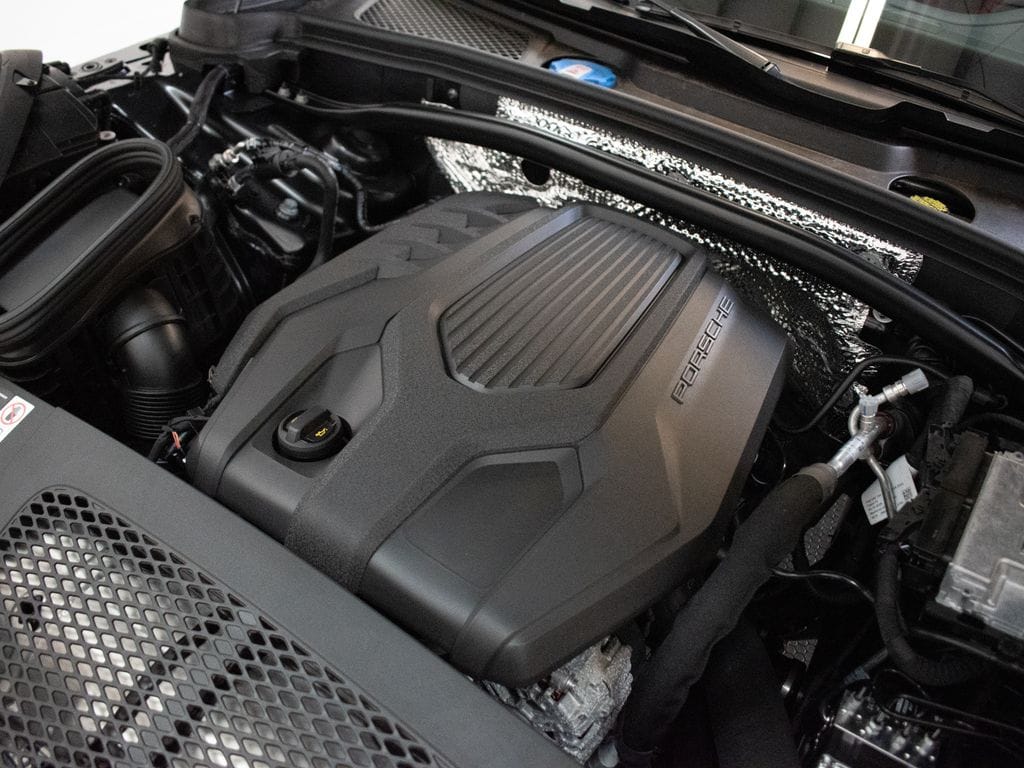 2026 Porsche Macan T - Photo 9