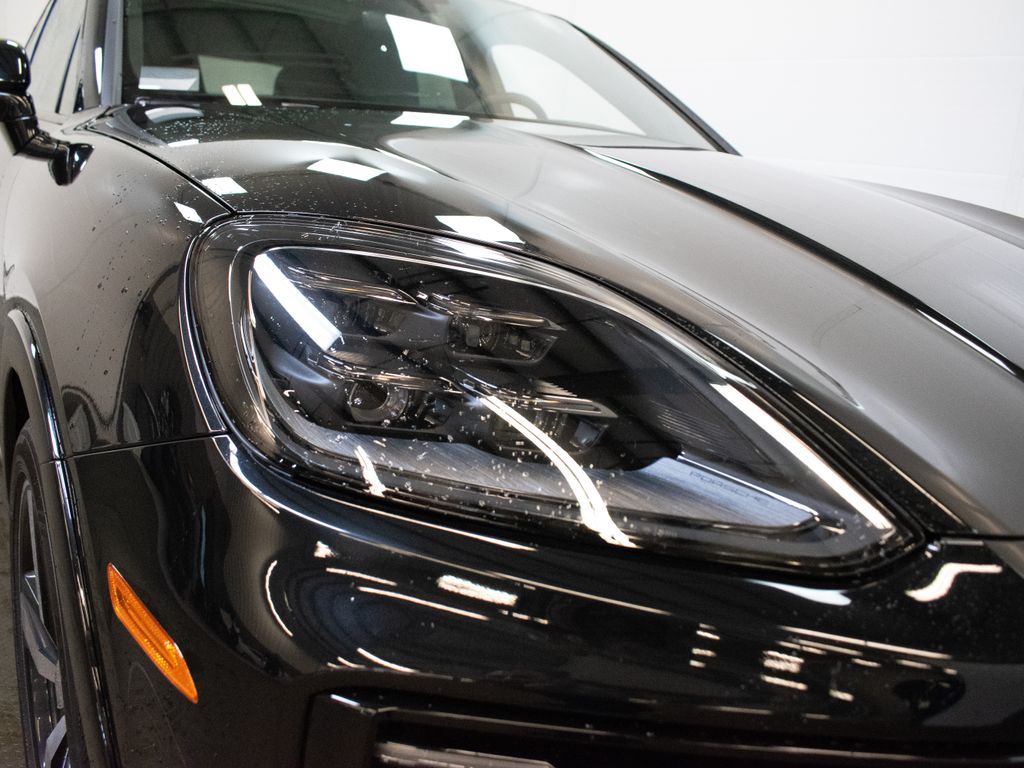 2025 Porsche Cayenne Coup Turbo E-Hybrid - Photo 11