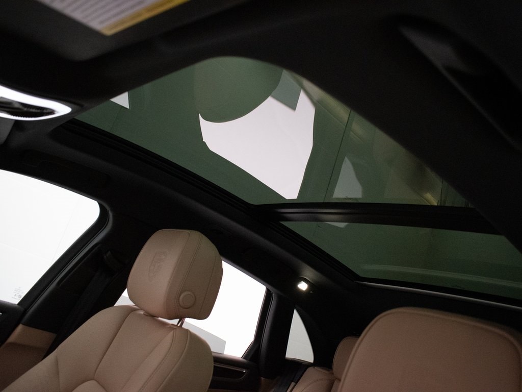 2025 Porsche Macan - Photo 19