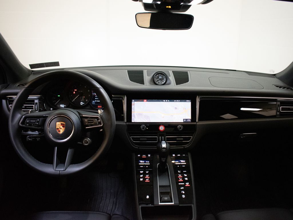 2026 Porsche Macan - Photo 24