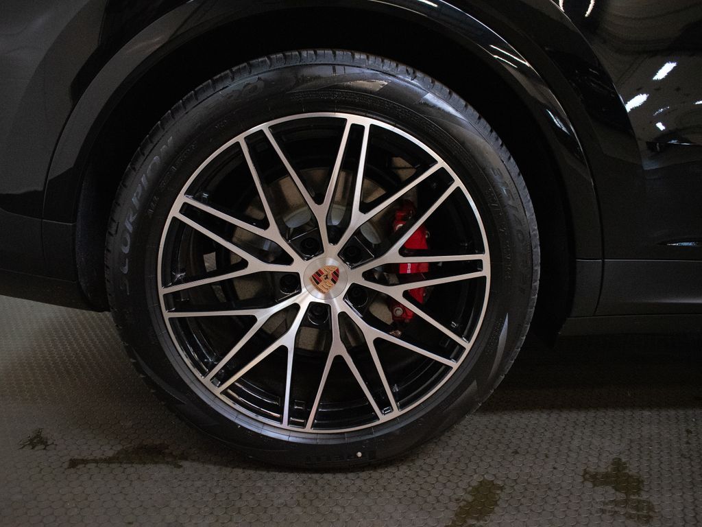 2026 Porsche Cayenne S E-Hybrid - Photo 16