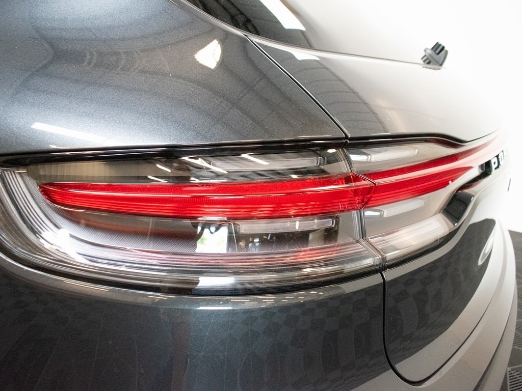 2025 Porsche Macan - Photo 13