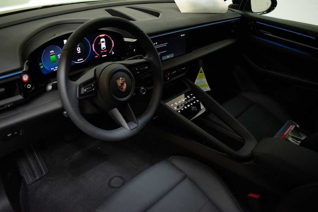 2025 Porsche Macan Electric 4 photo 4
