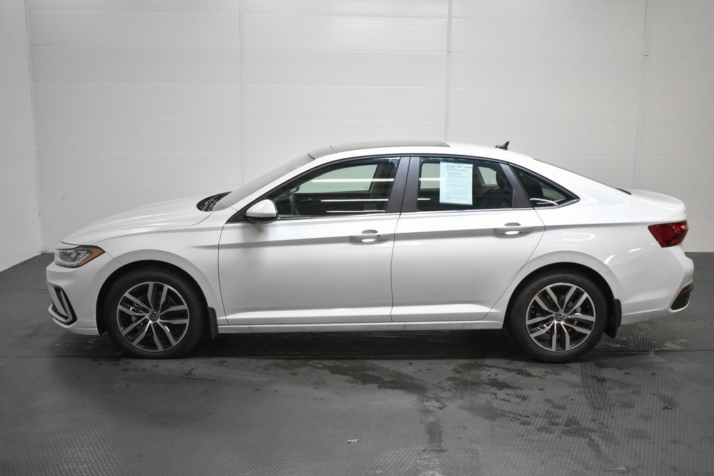Used 2025 Volkswagen Jetta 1.5T SE Sedan