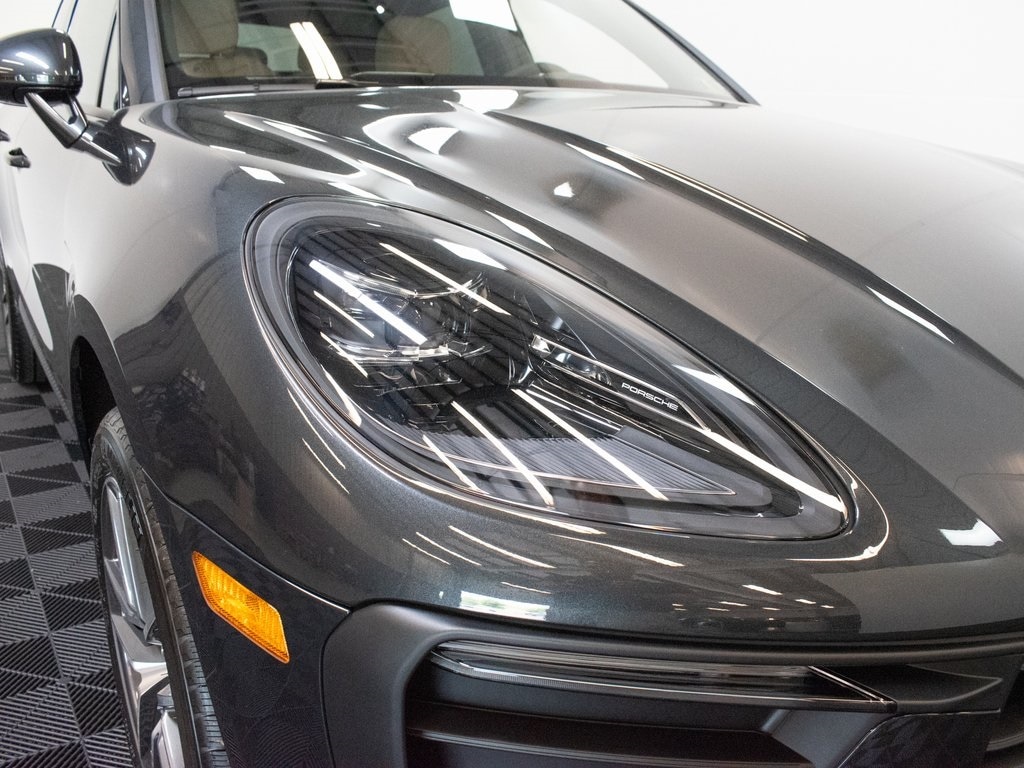 2025 Porsche Macan - Photo 12