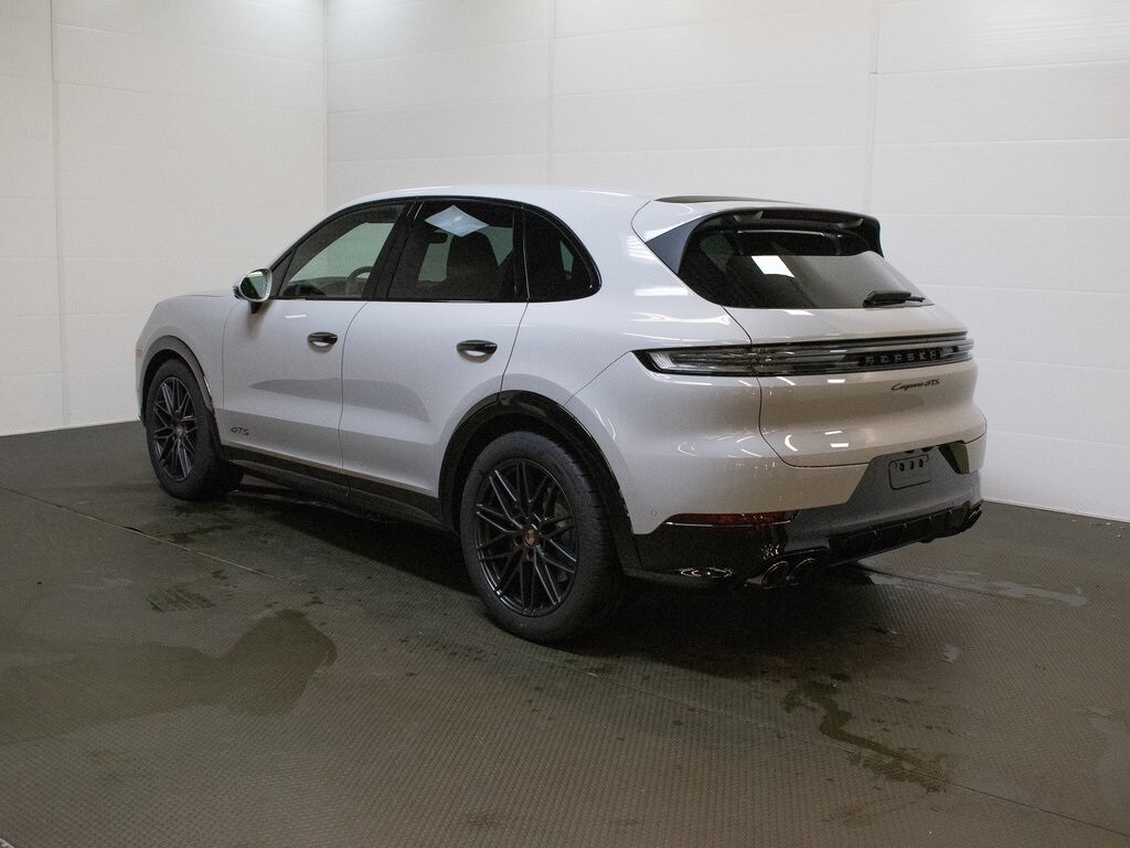 2026 Porsche Cayenne GTS photo 3