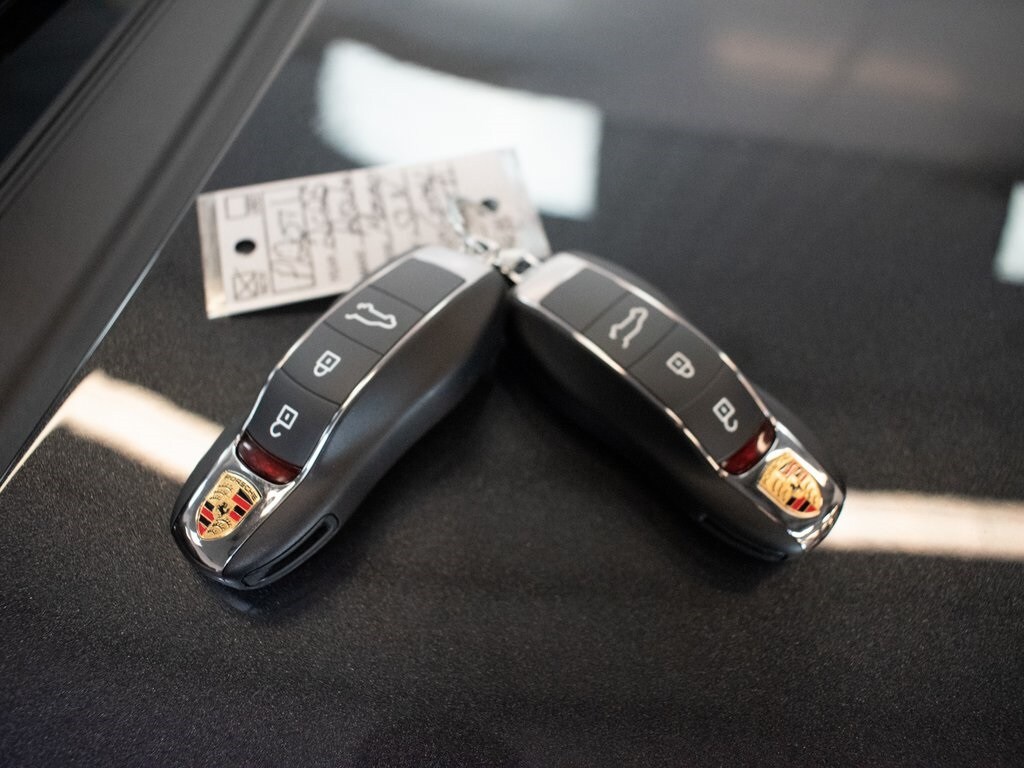 2025 Porsche Macan - Photo 32