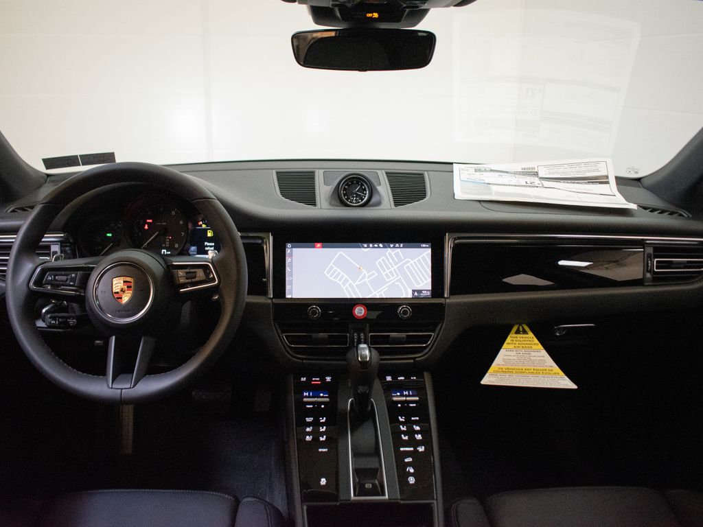 2026 Porsche Macan T - Photo 23