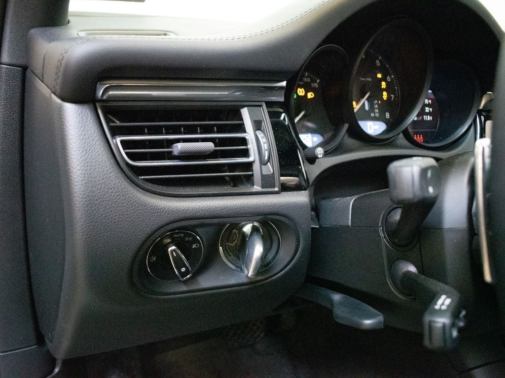 2026 Porsche Macan - Photo 21