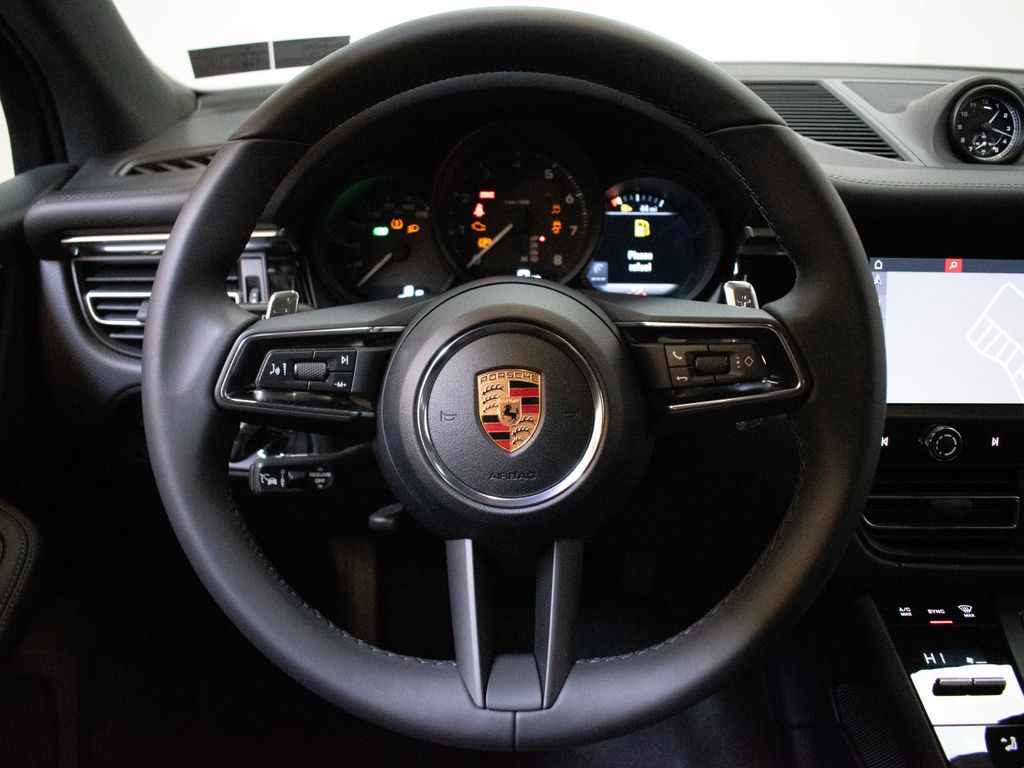2026 Porsche Macan T - Photo 24